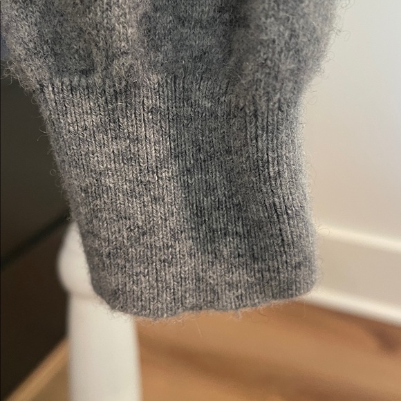 Quince Mongolian Shrunken Cashmere Quiet Luxury Sweatshirt Size M - Picture 4 of 7